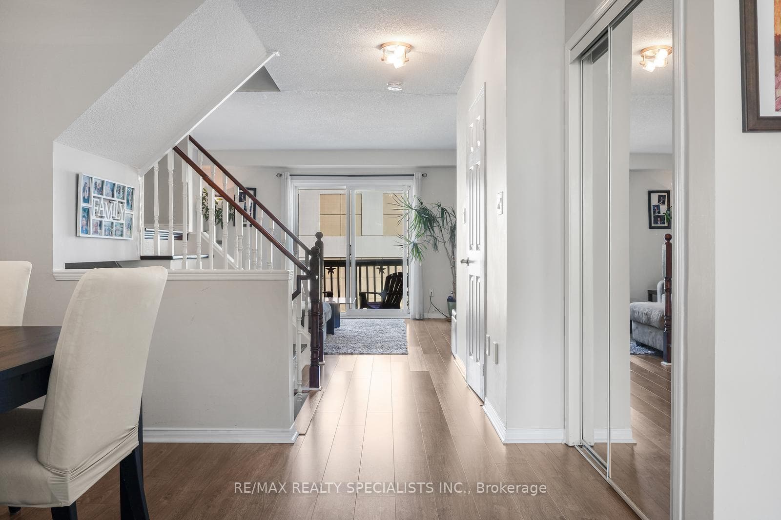 3370 Redpath Circle photo 8