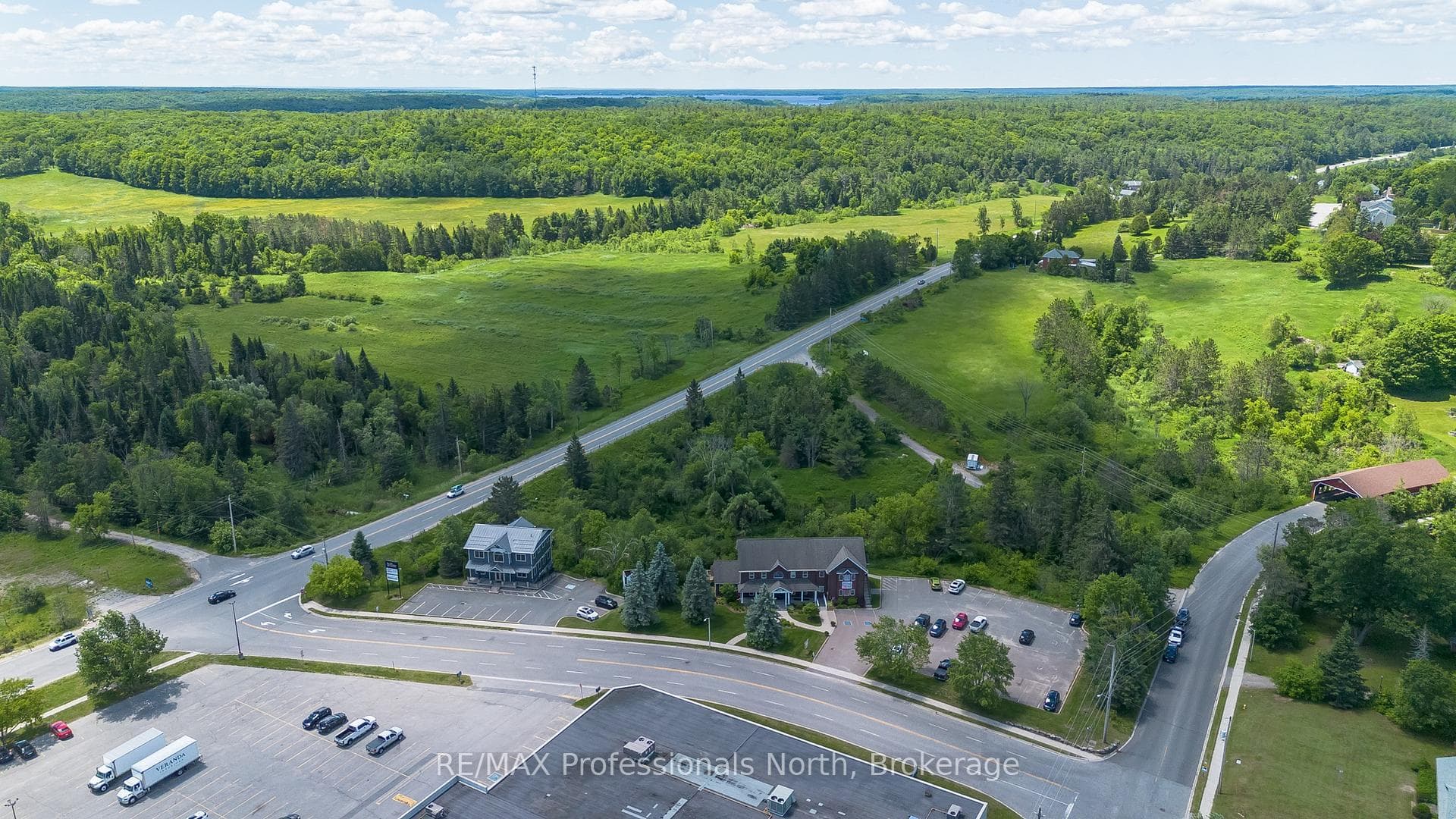 551 Muskoka 118 Road photo 19