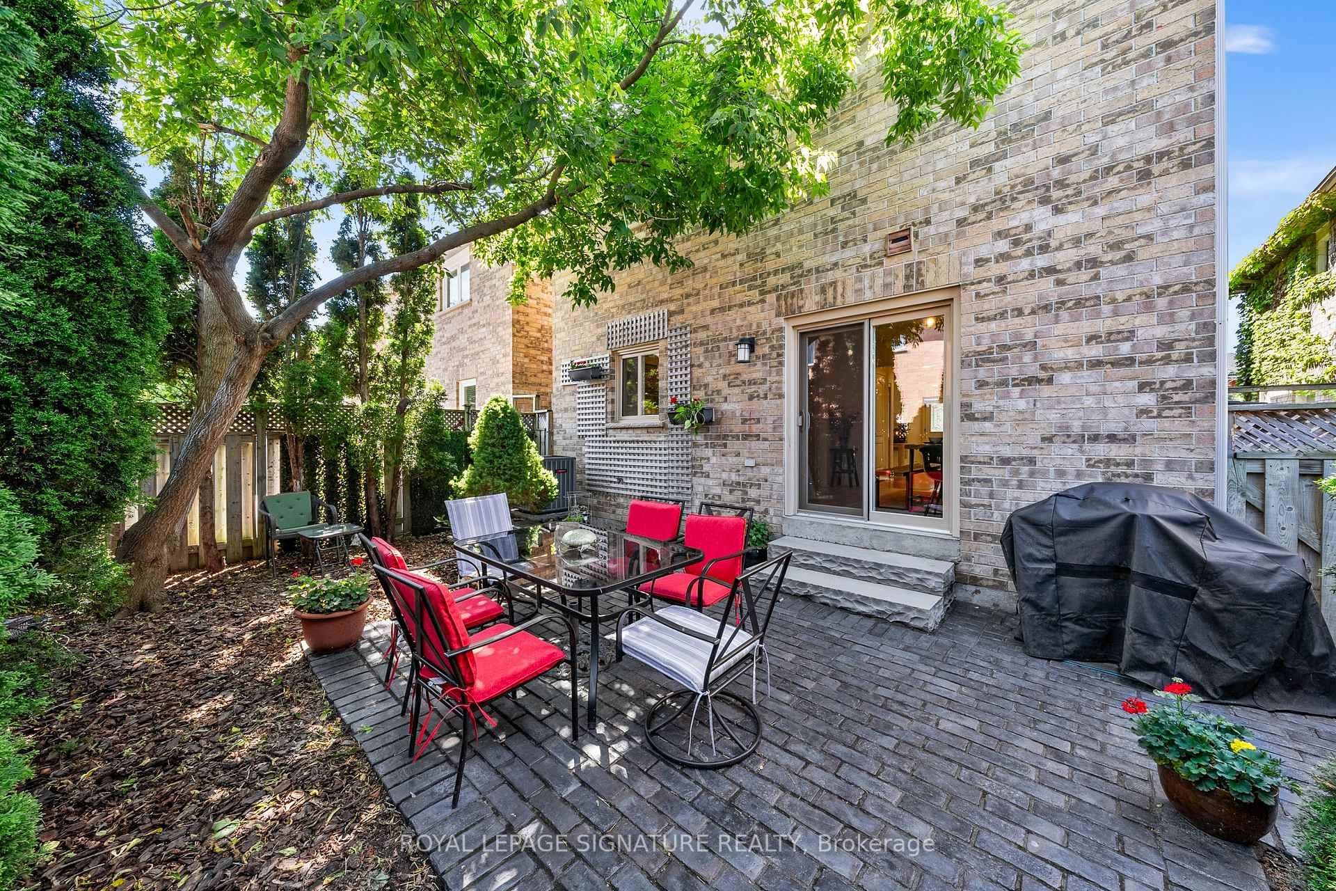 22 Grasslands Avenue photo 17