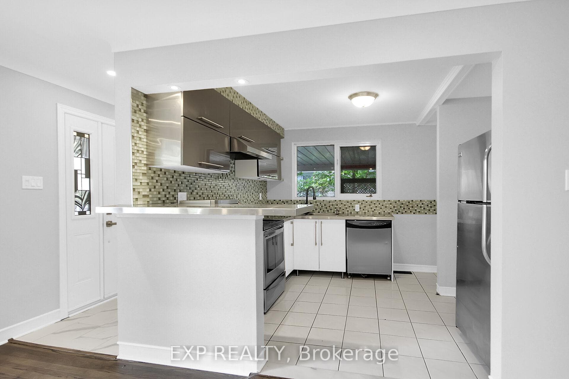 2247 Miramichi Street photo 10