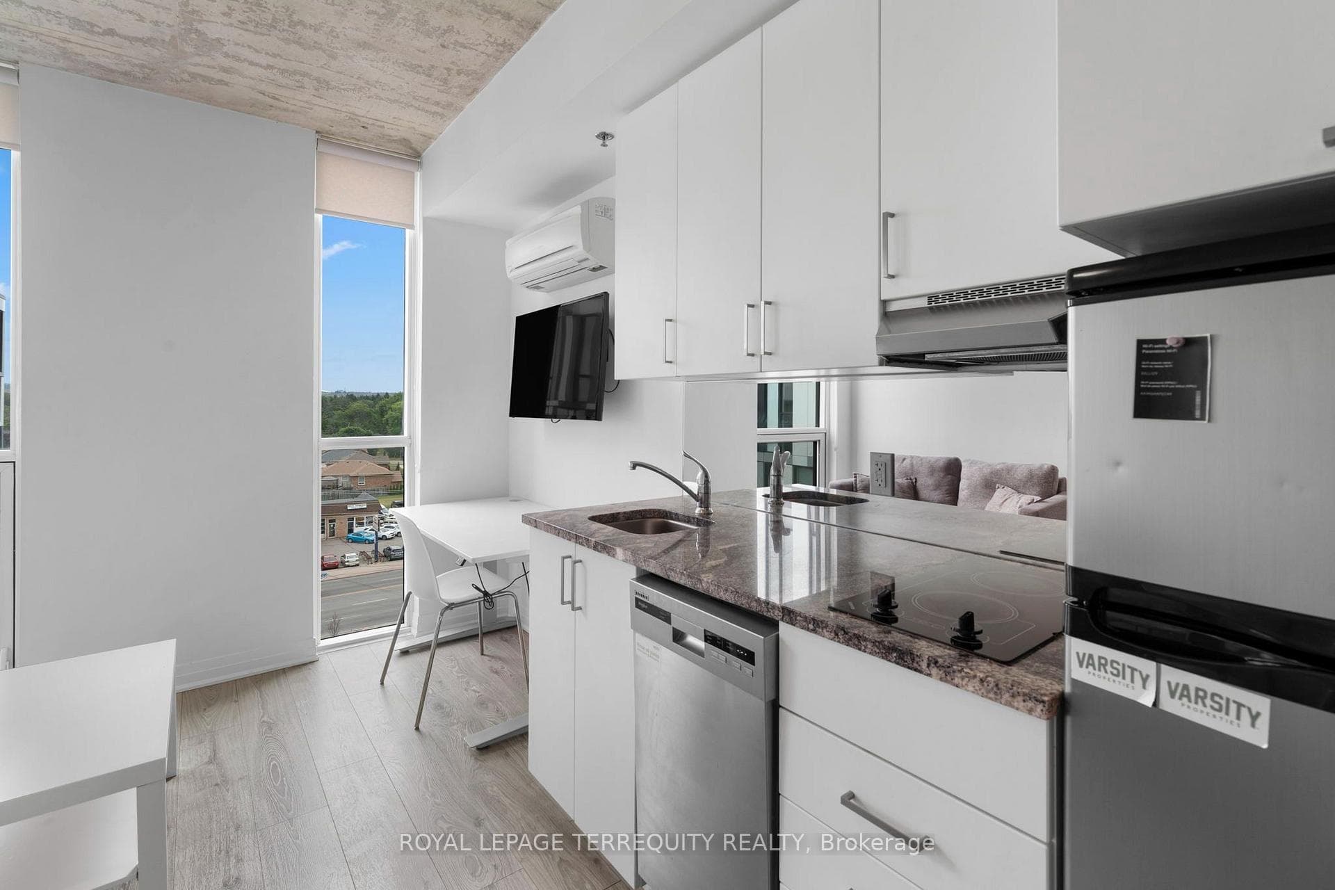 1900 Simcoe Street Unit 703 photo 9