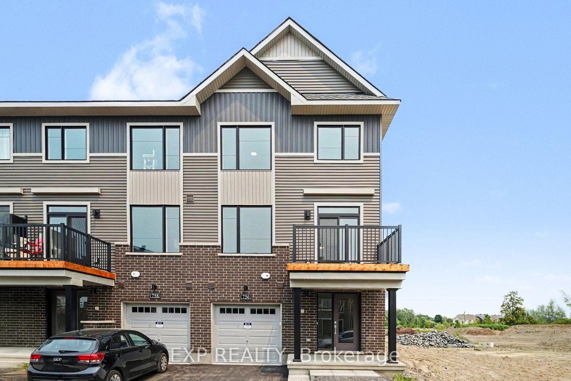 756 Tadpole Crescent - End Unit