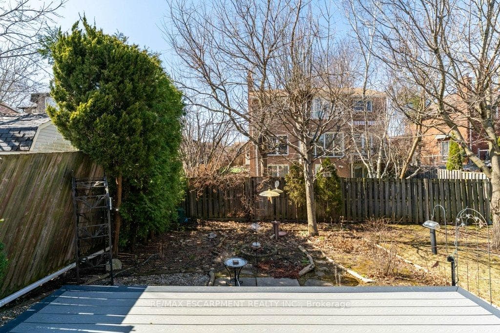 68 Morrison Crescent photo 40
