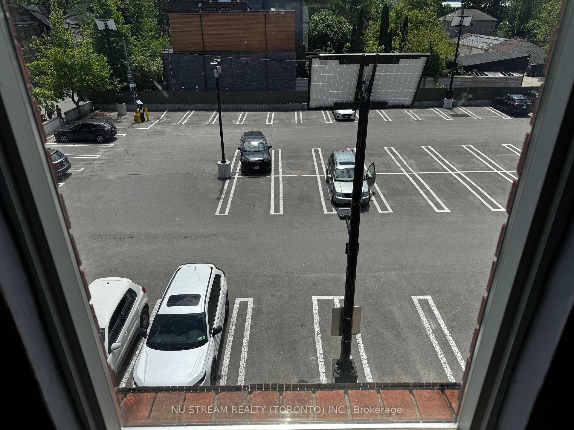 515 Bloor Street photo 19