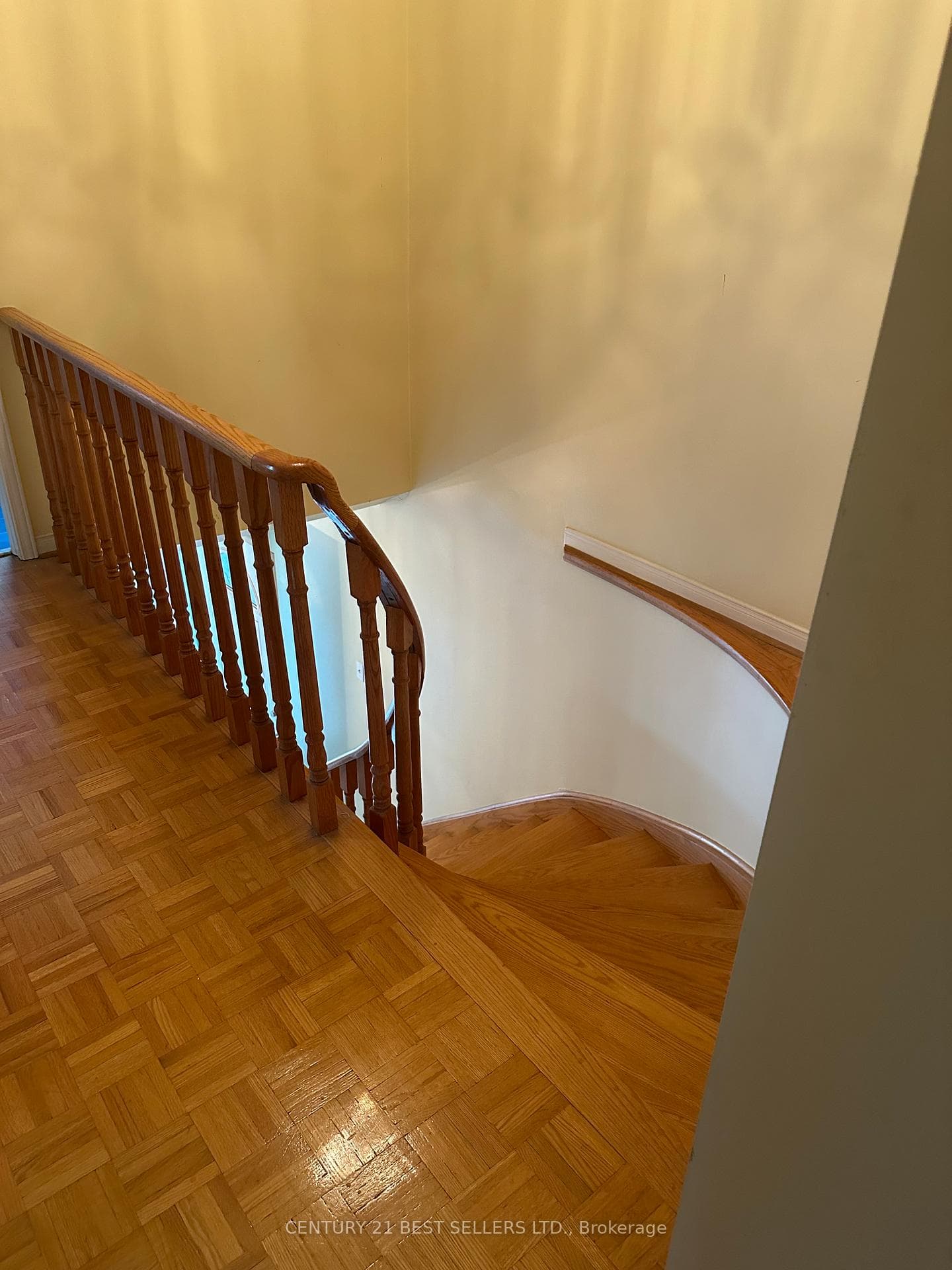 4304 Highgate Crescent photo 7