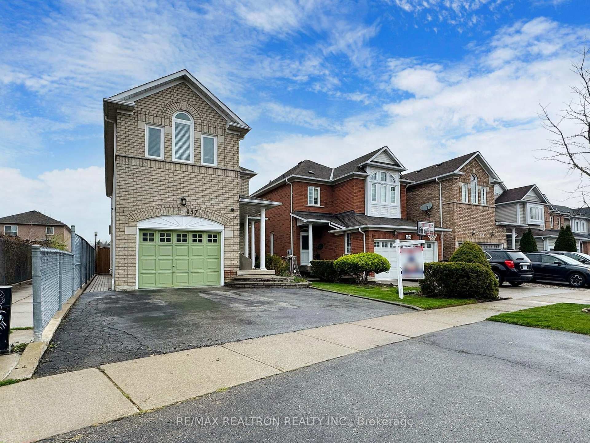 457 Woodsmere Crescent photo 3