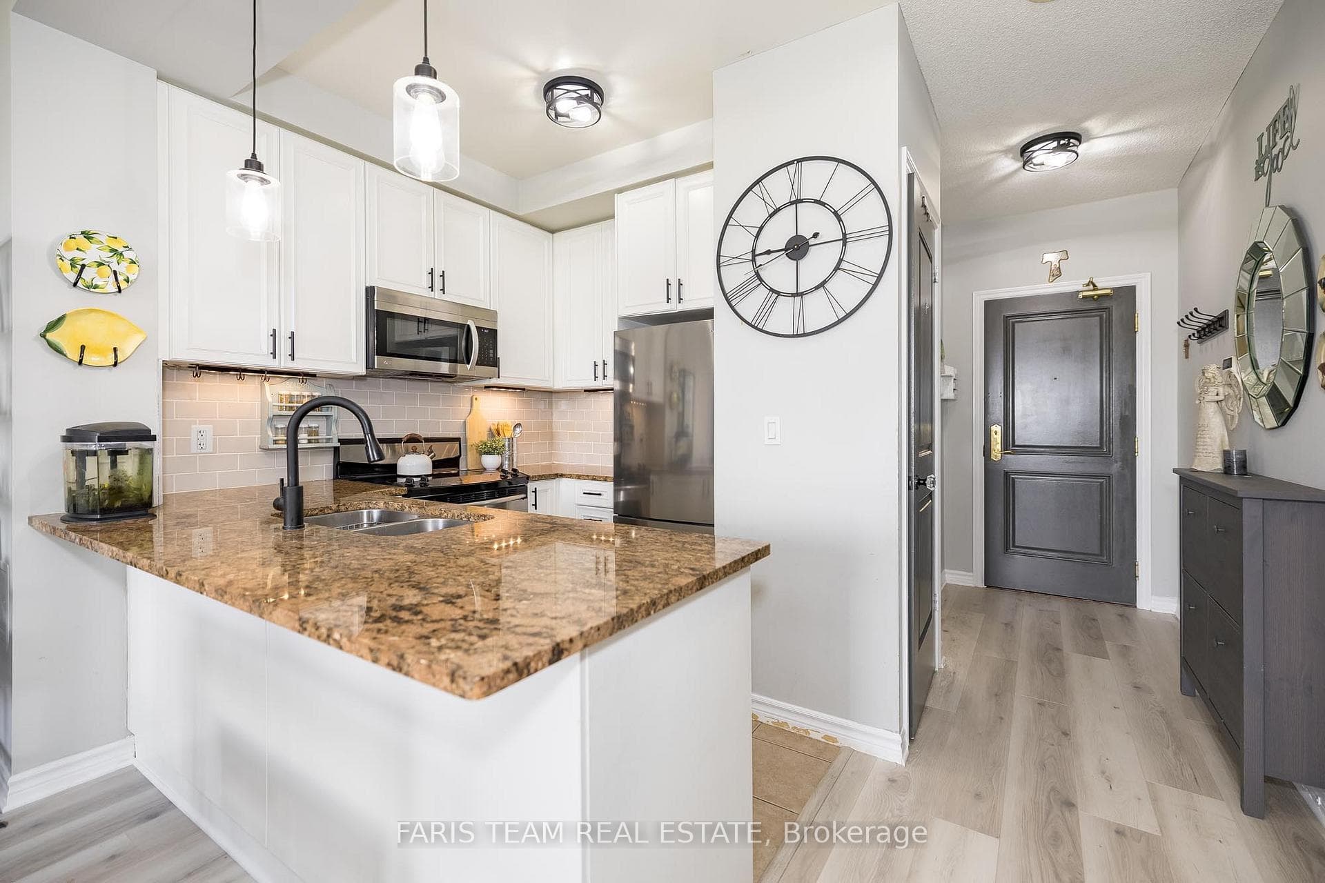 9235 Jane Street Unit 701 photo 6