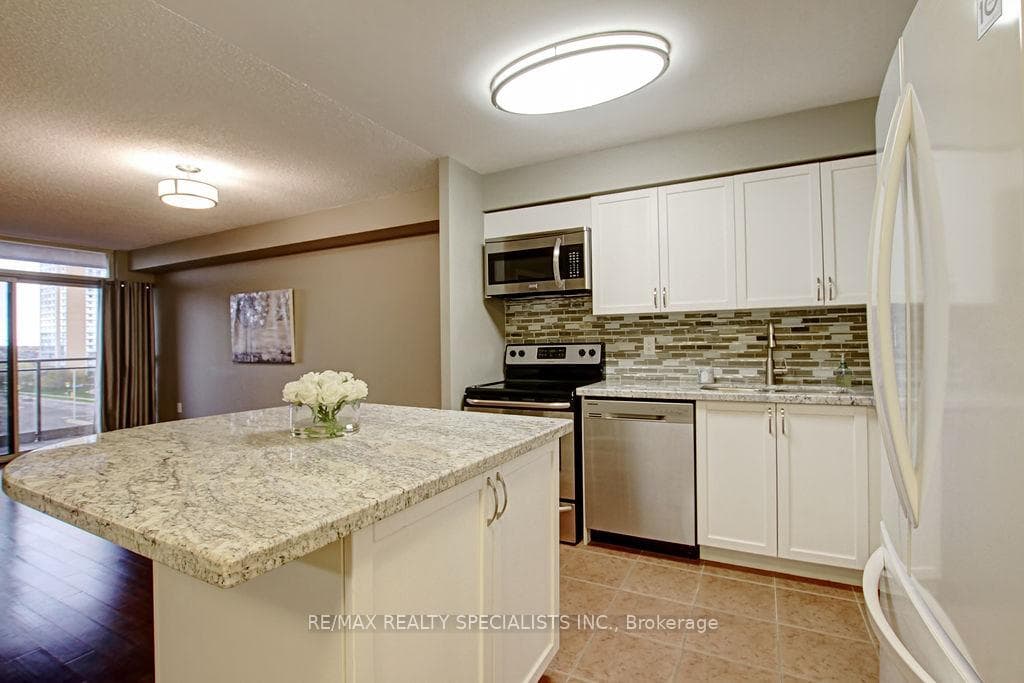 55 Strathaven Drive Unit 612 photo 6