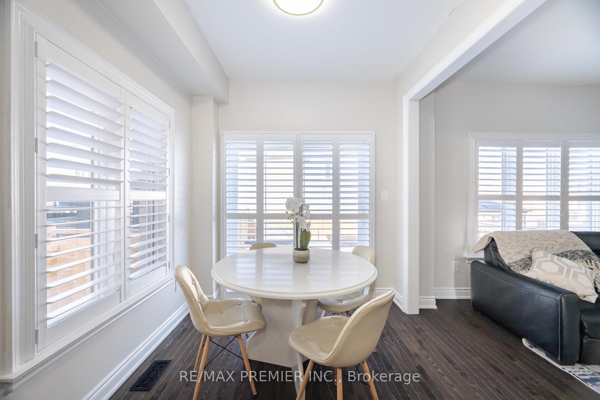 203 Sutherland Avenue photo 12