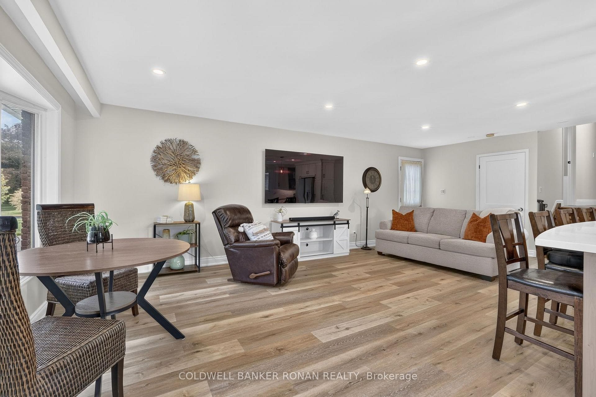 281 Tupper Boulevard photo 15