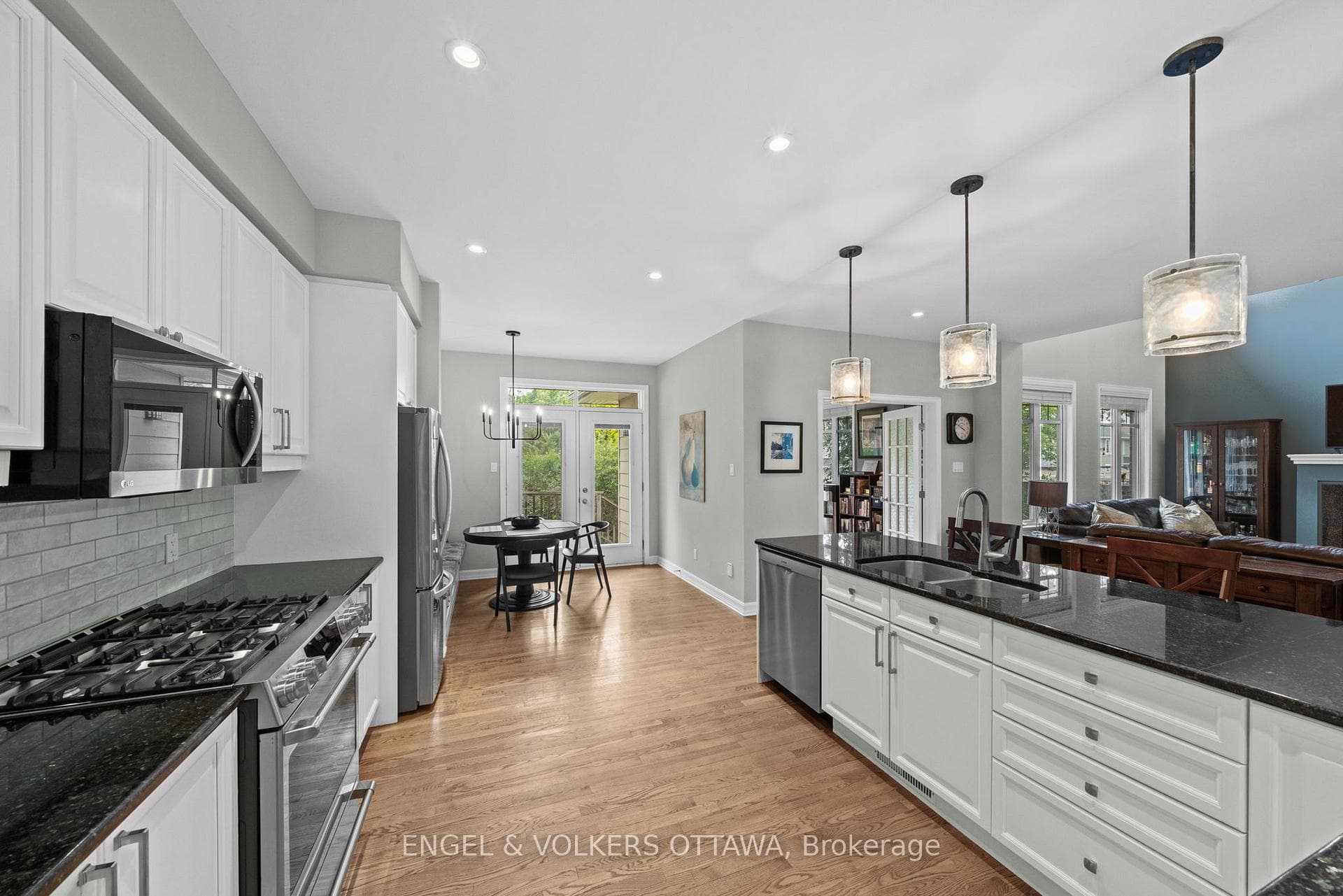 564 Erinwoods Circle photo 13