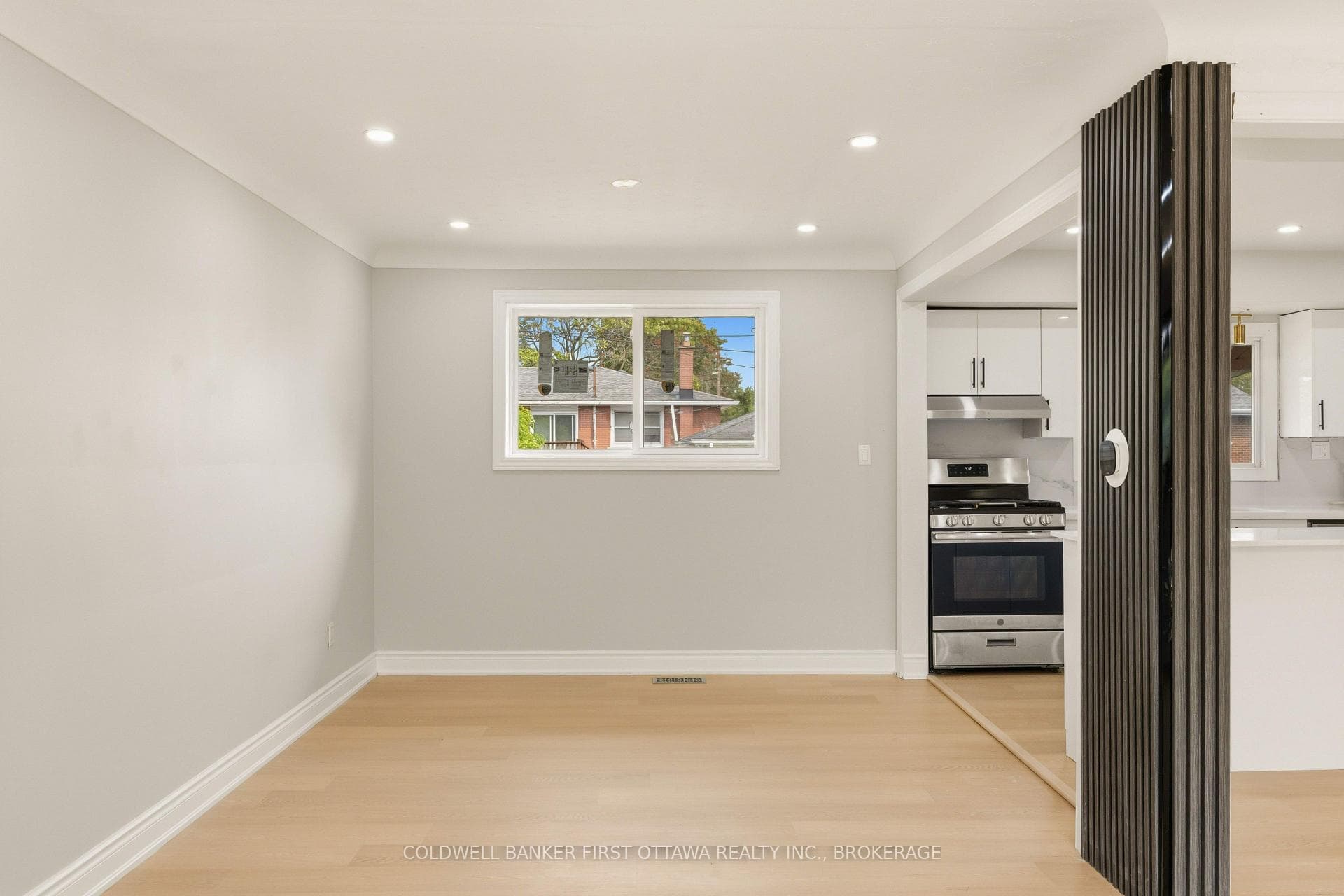 110 Liddell Crescent photo 10