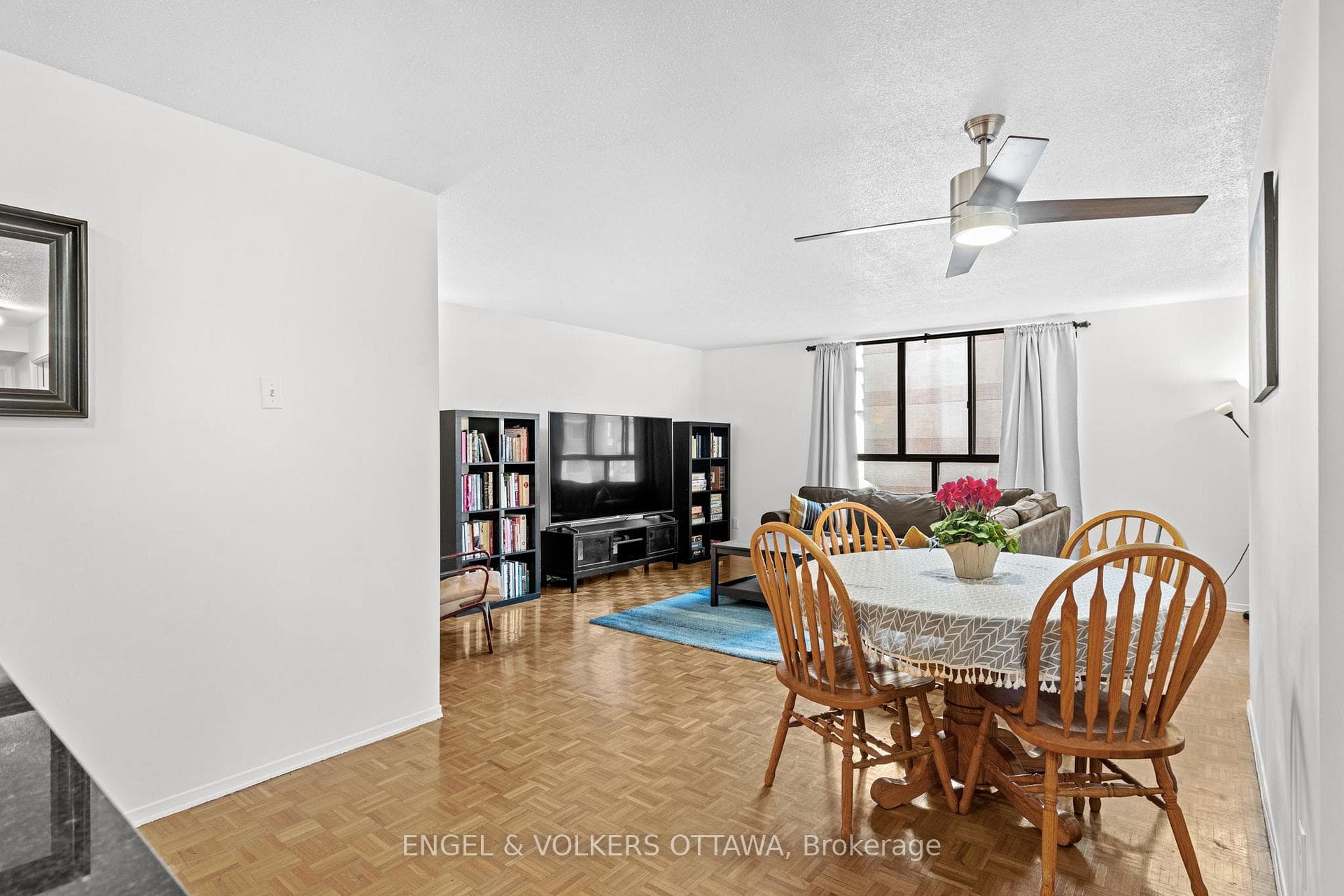 475 LAURIER Avenue Unit 702 photo 12