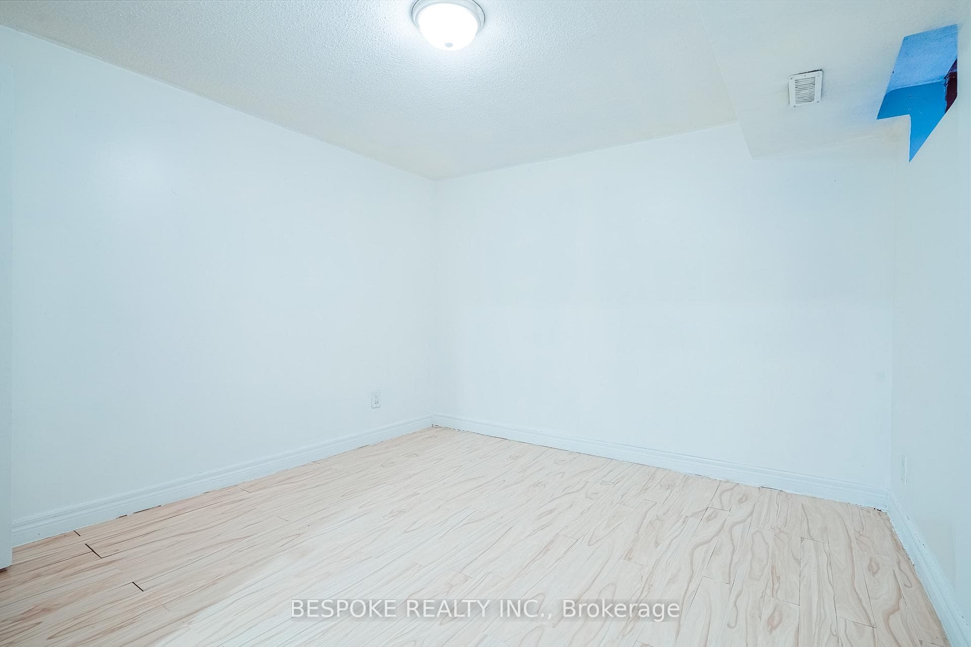 93 GLENTHORNE Drive Unit Basement photo 22