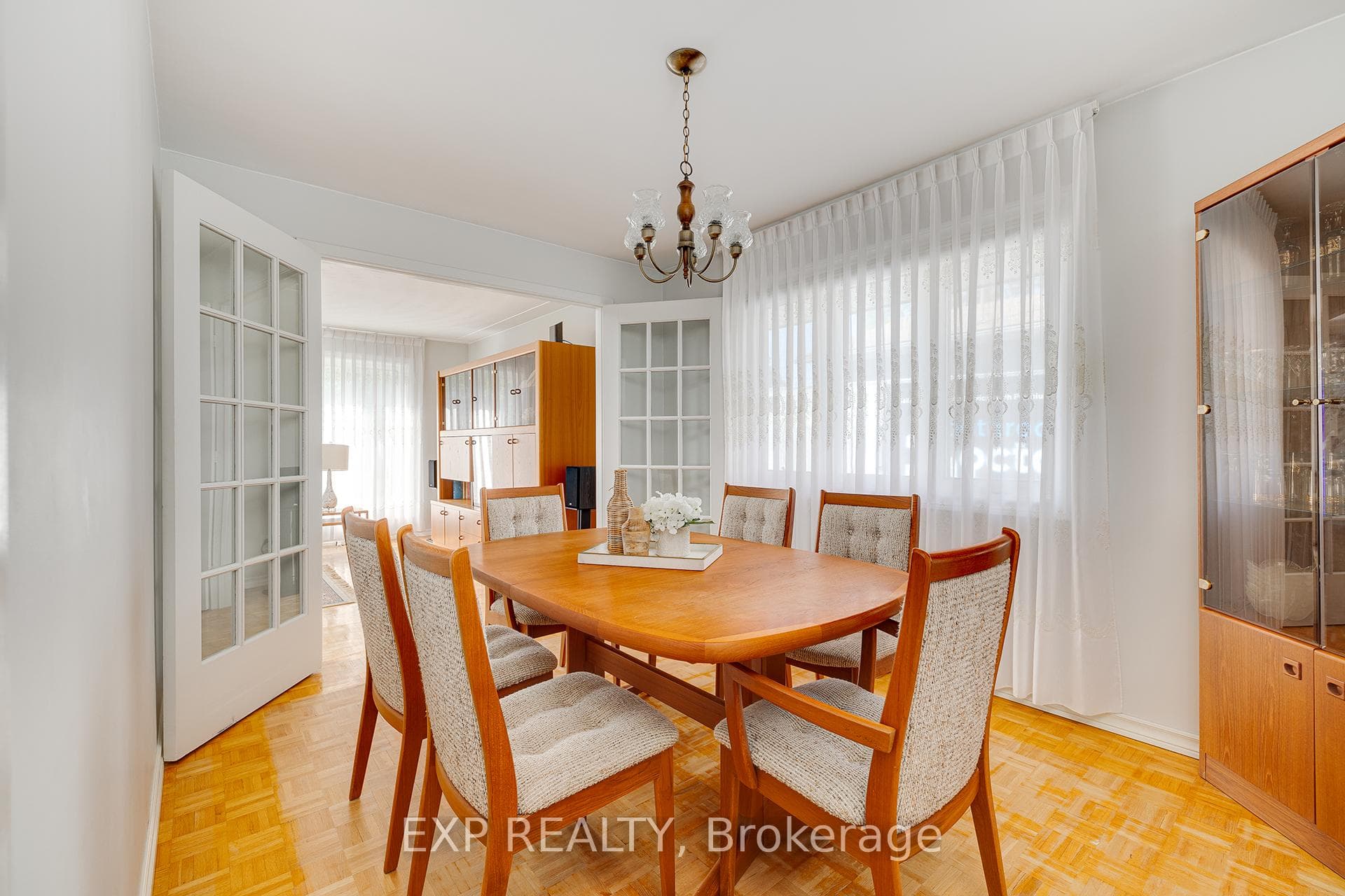 568 Greenbrook Drive photo 9