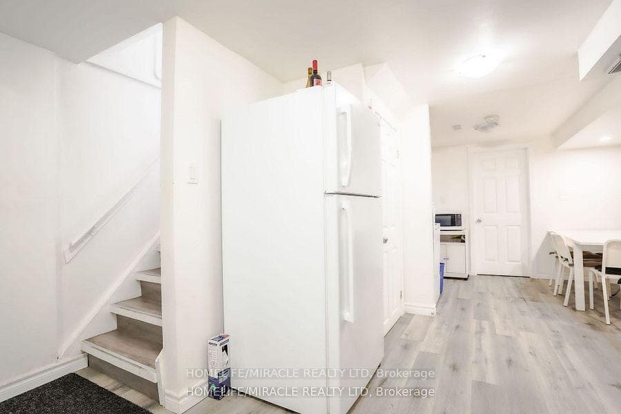 82 Sedgemount Drive photo 34