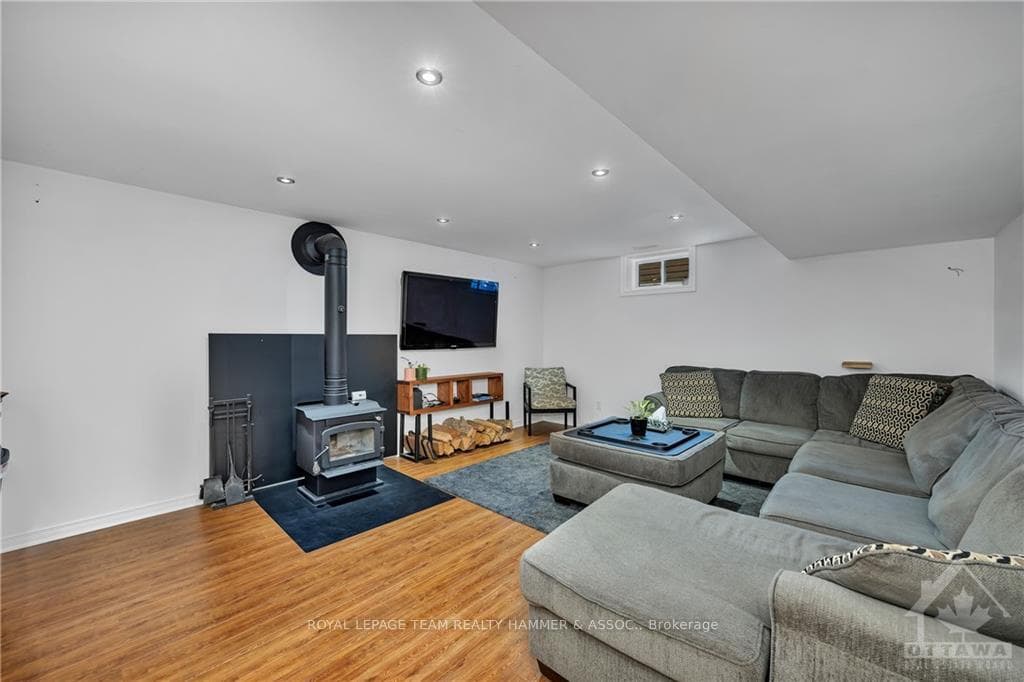 72 KING Street photo 19
