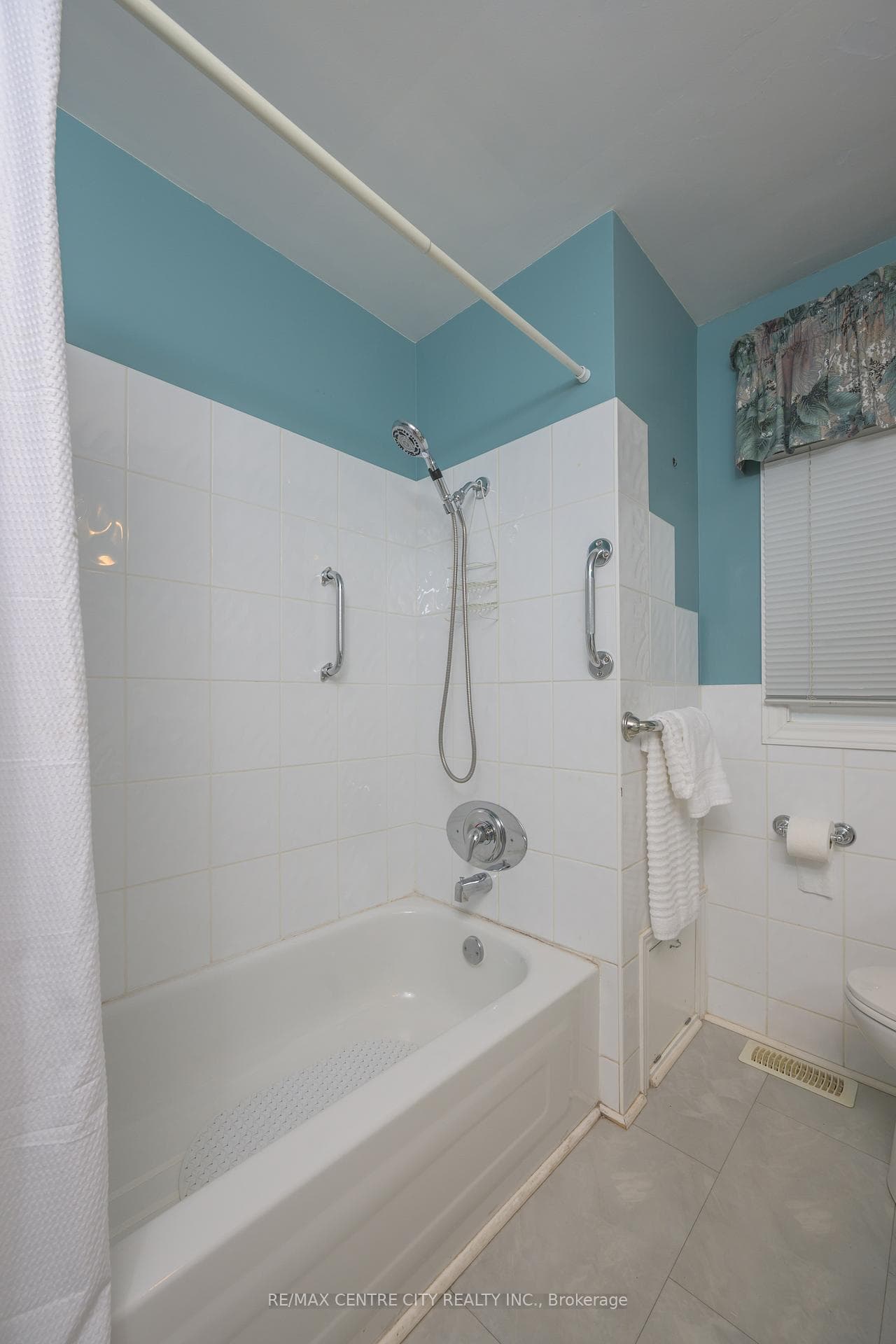 79 Biscay Road photo 27