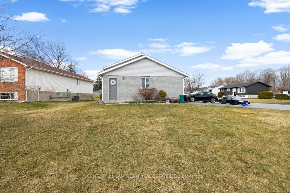 70 Ireland Drive photo 4