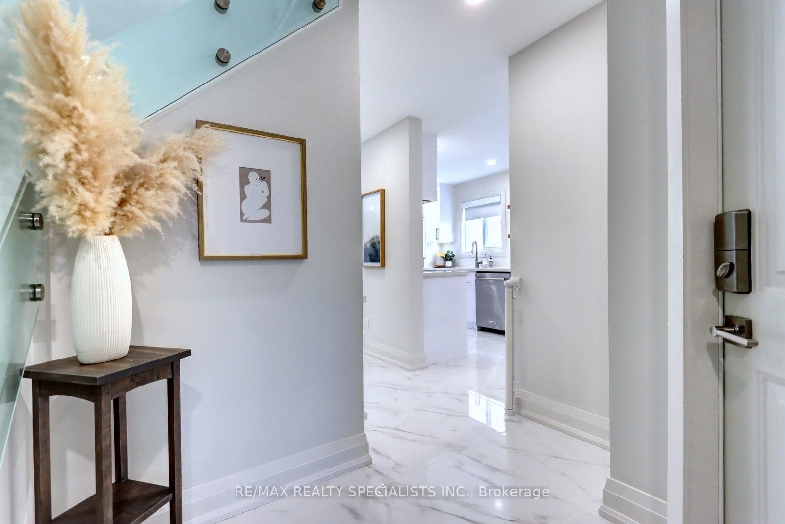 25 Rushmore Crescent photo 7