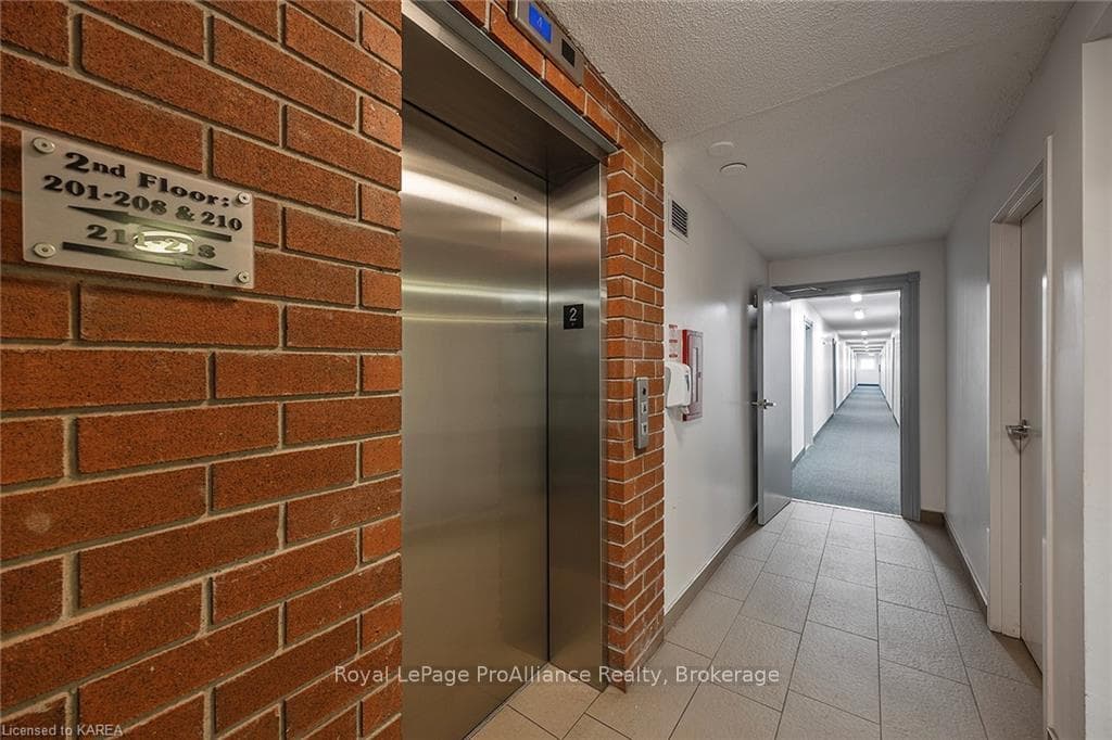 580 ARMSTRONG Road Unit 202 photo 25