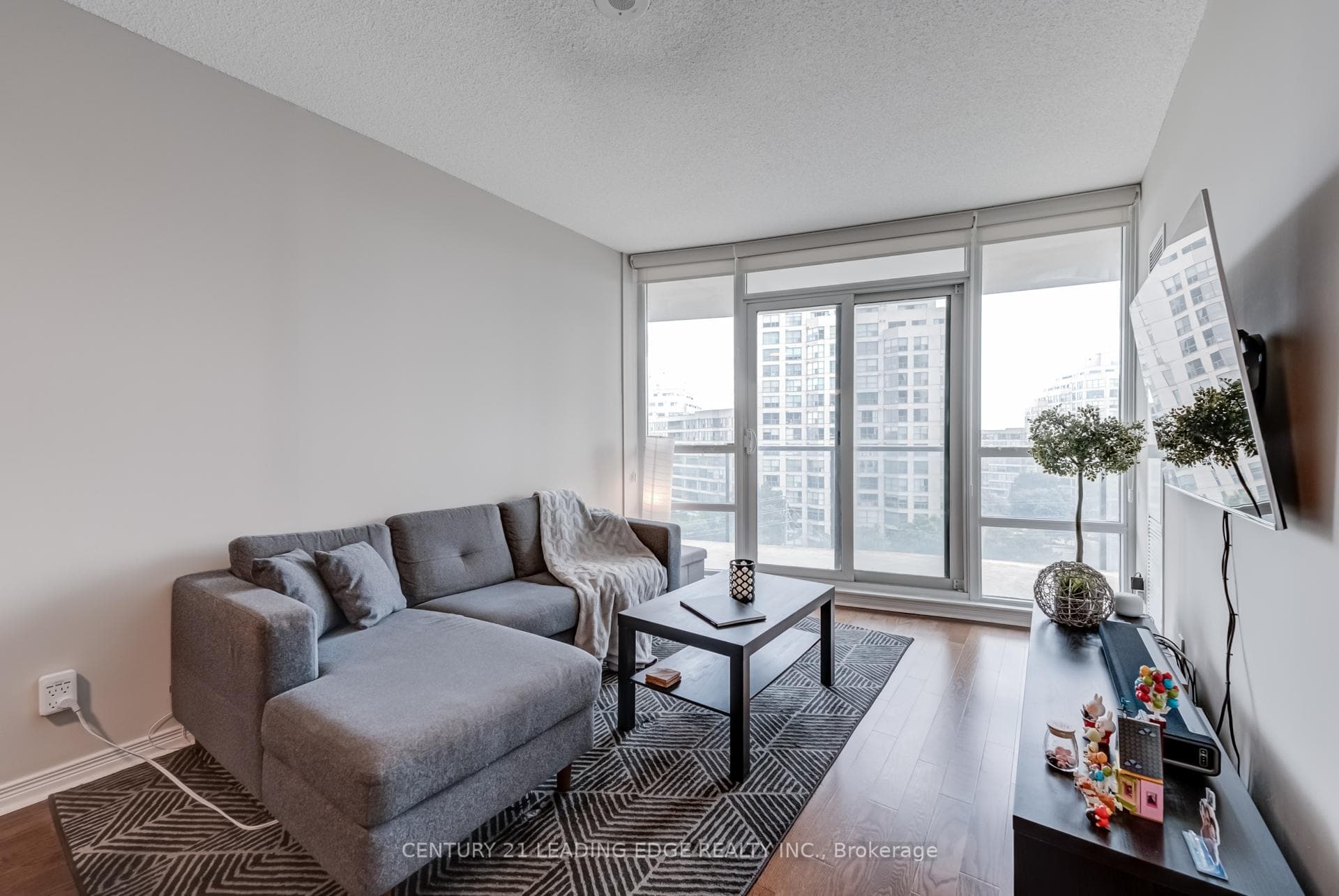 2240 Lake Shore Boulevard Unit 601 photo 5