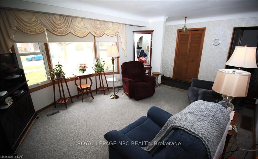21 MCCOLL Drive photo 2
