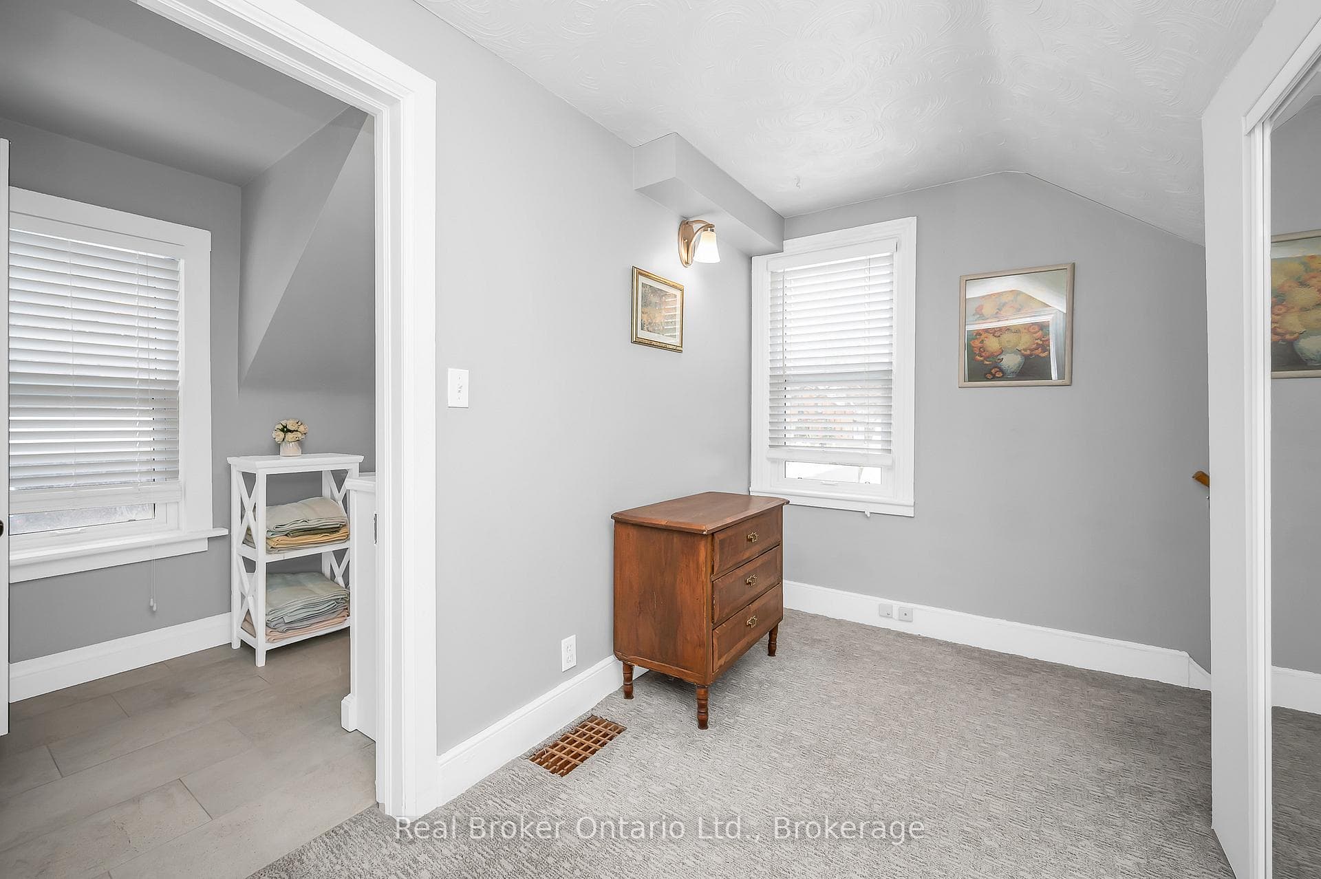 15 Maple Avenue photo 17