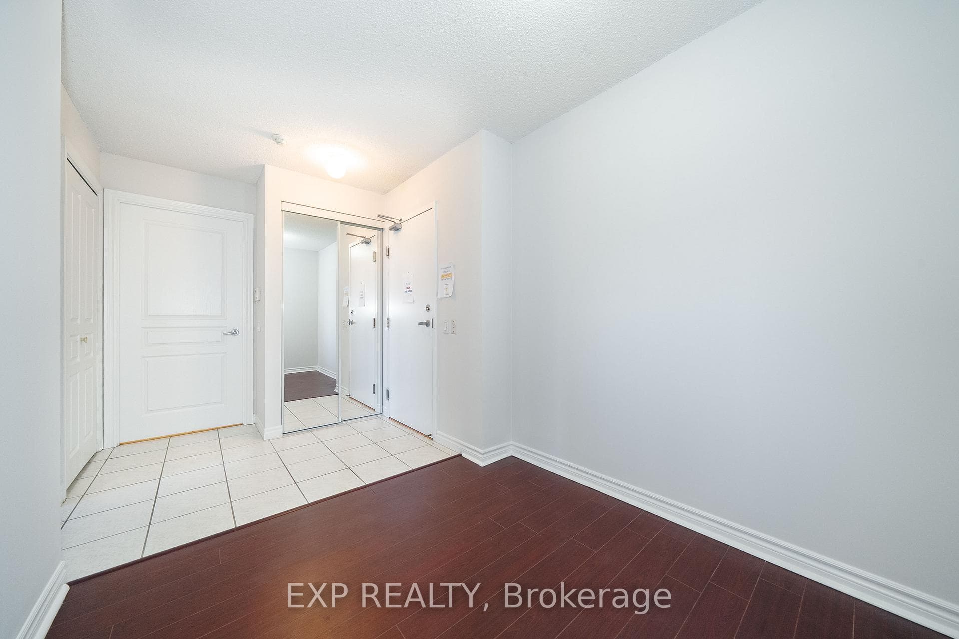 9015 Leslie Street Unit 807 photo 17