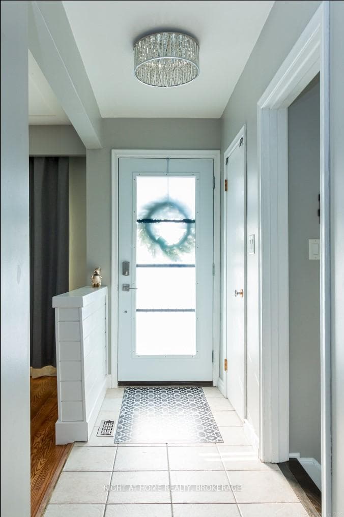 8 Victor Boulevard photo 4