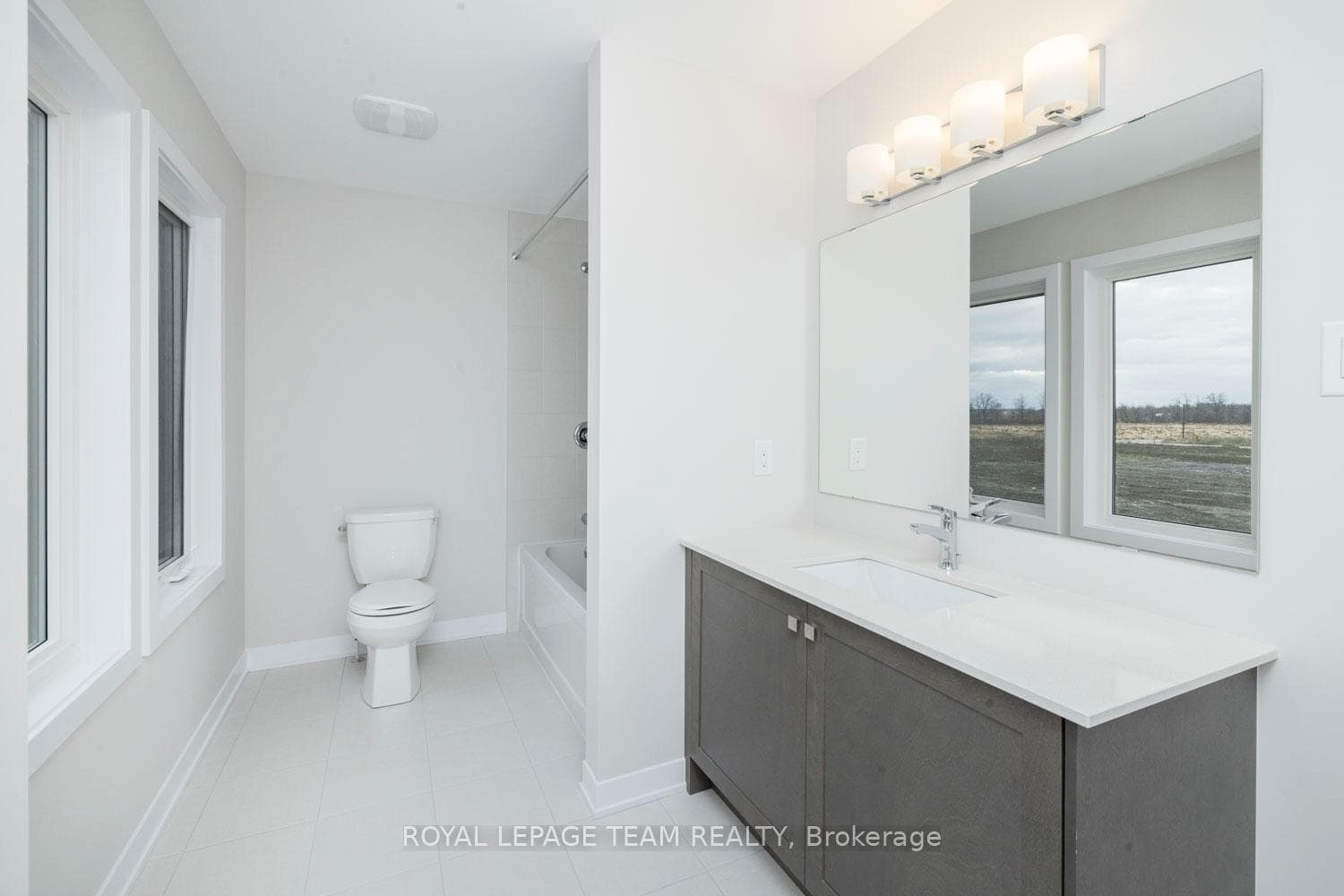 296 SAPLING Grove photo 32