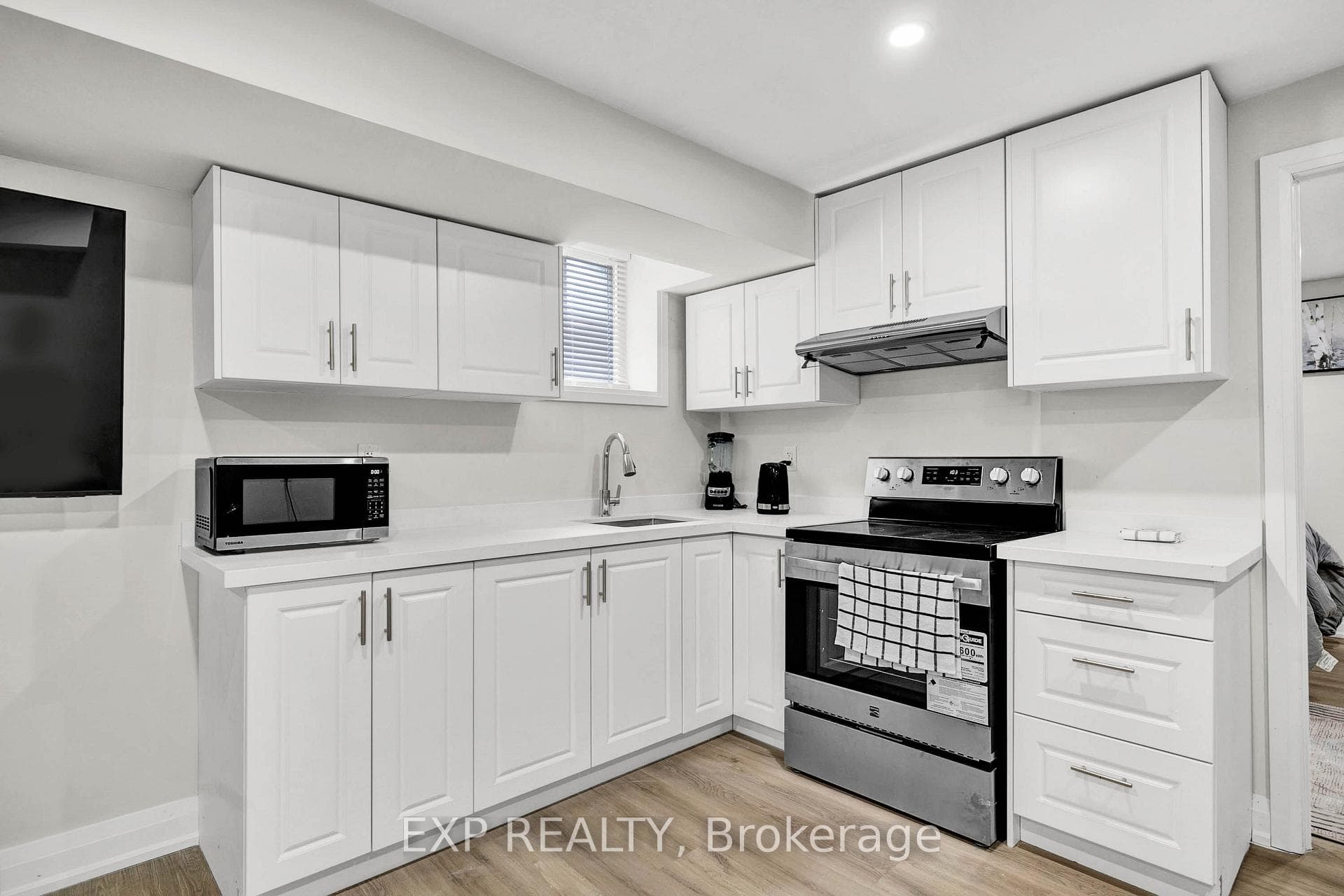 448 Dougall Avenue Unit Unit B photo 8
