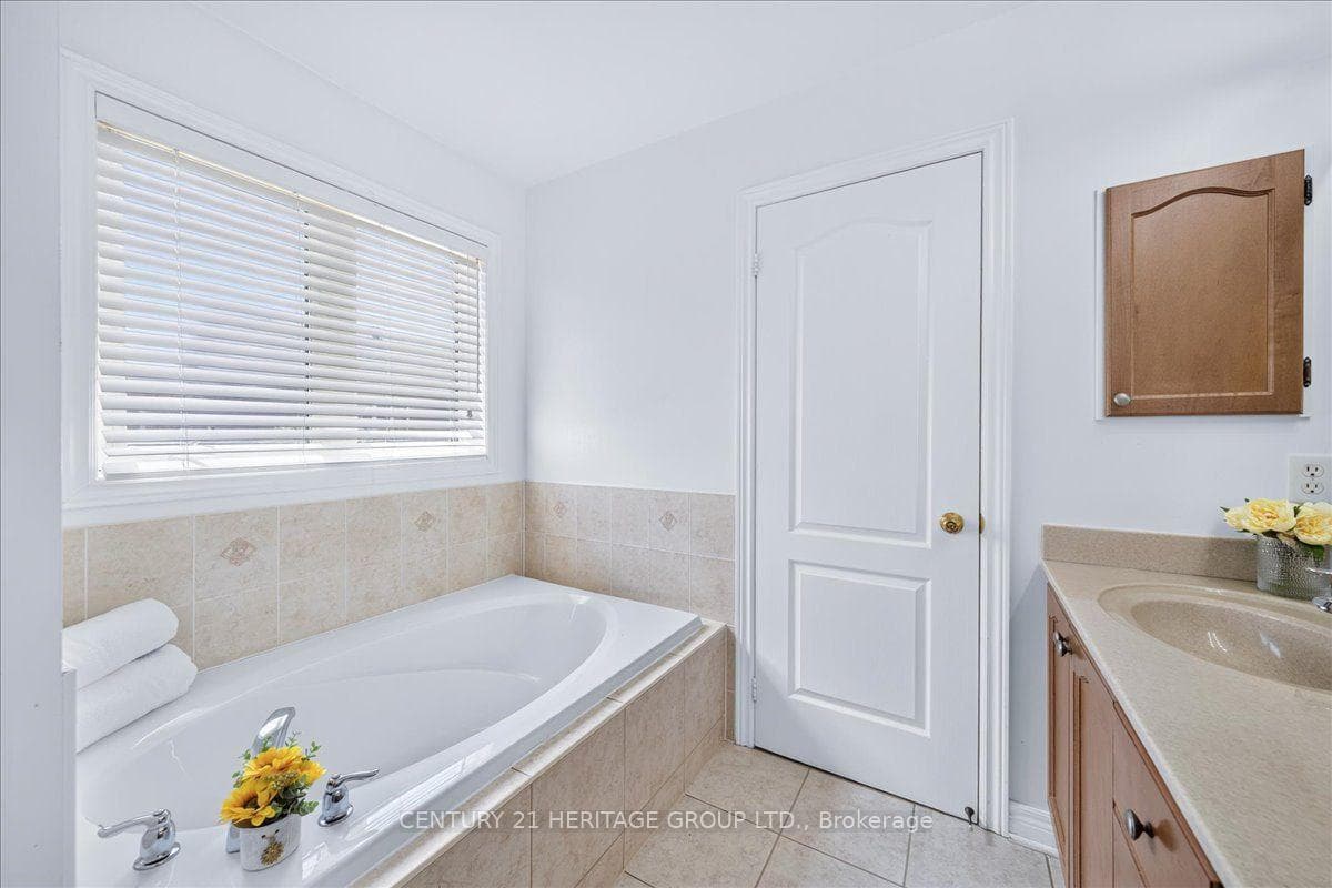 19 Reynolds Avenue photo 26