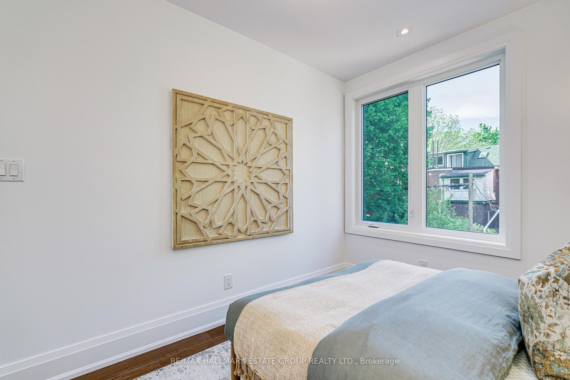 54 Sproat Avenue photo 33