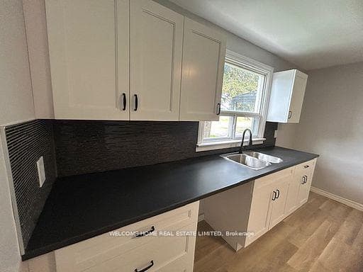 145 King Street photo 17