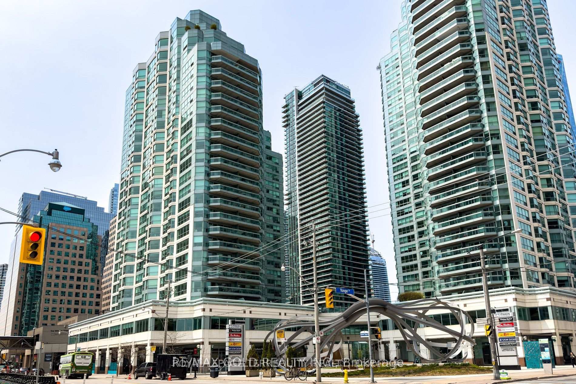 10 Queens Quay Unit 603 photo 12