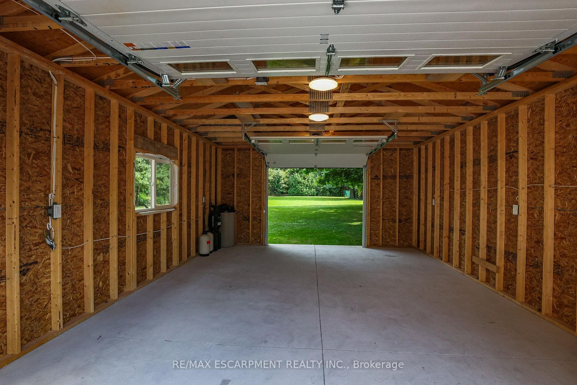 356 Aqueduct Street photo 34