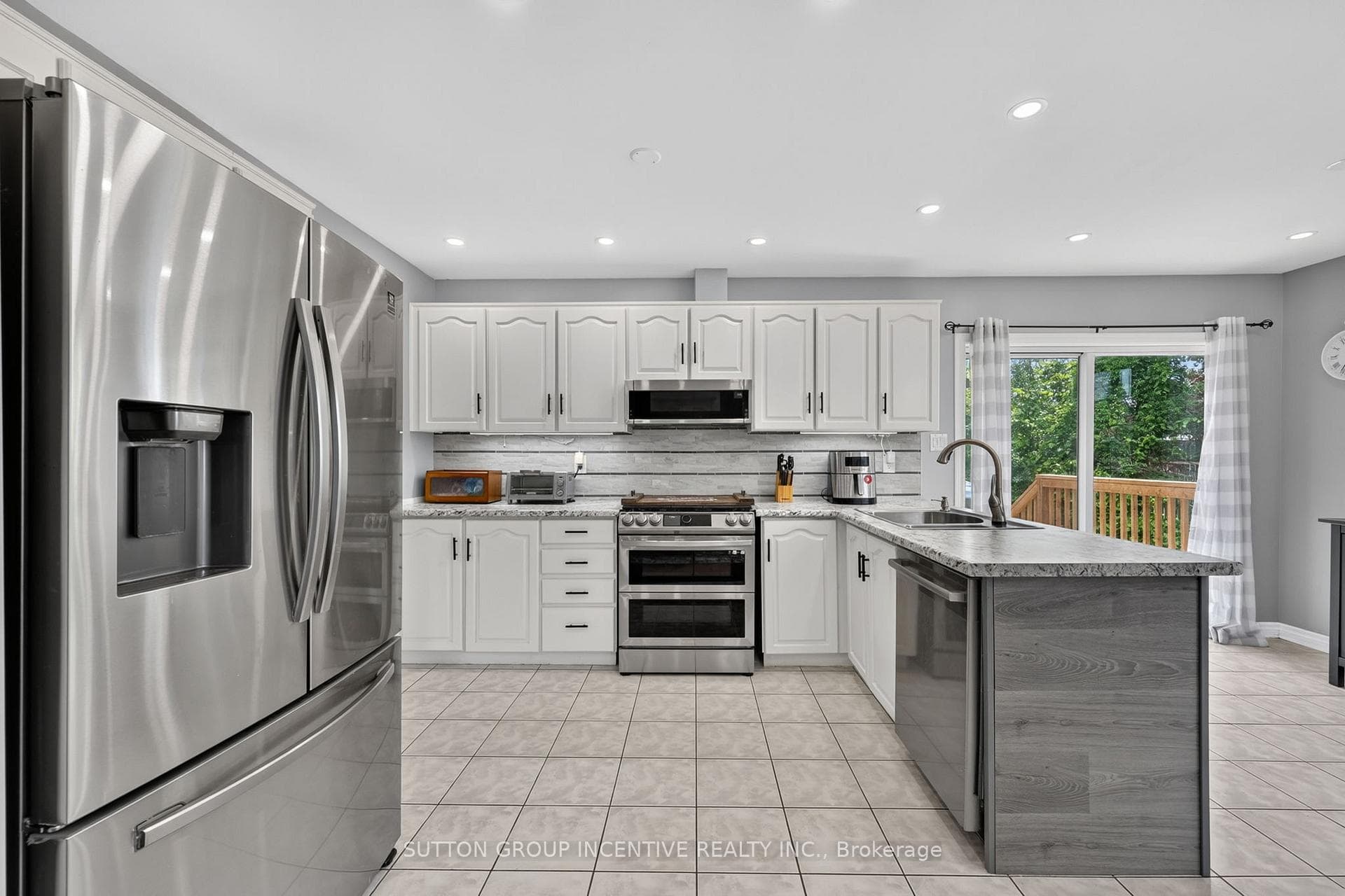 2248 Douglas Avenue photo 12