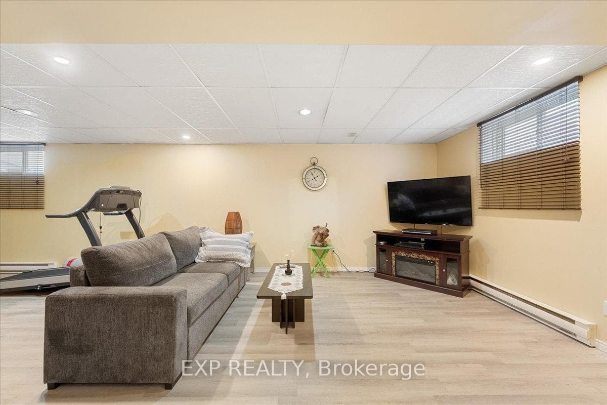 213 Longueuil Street photo 31