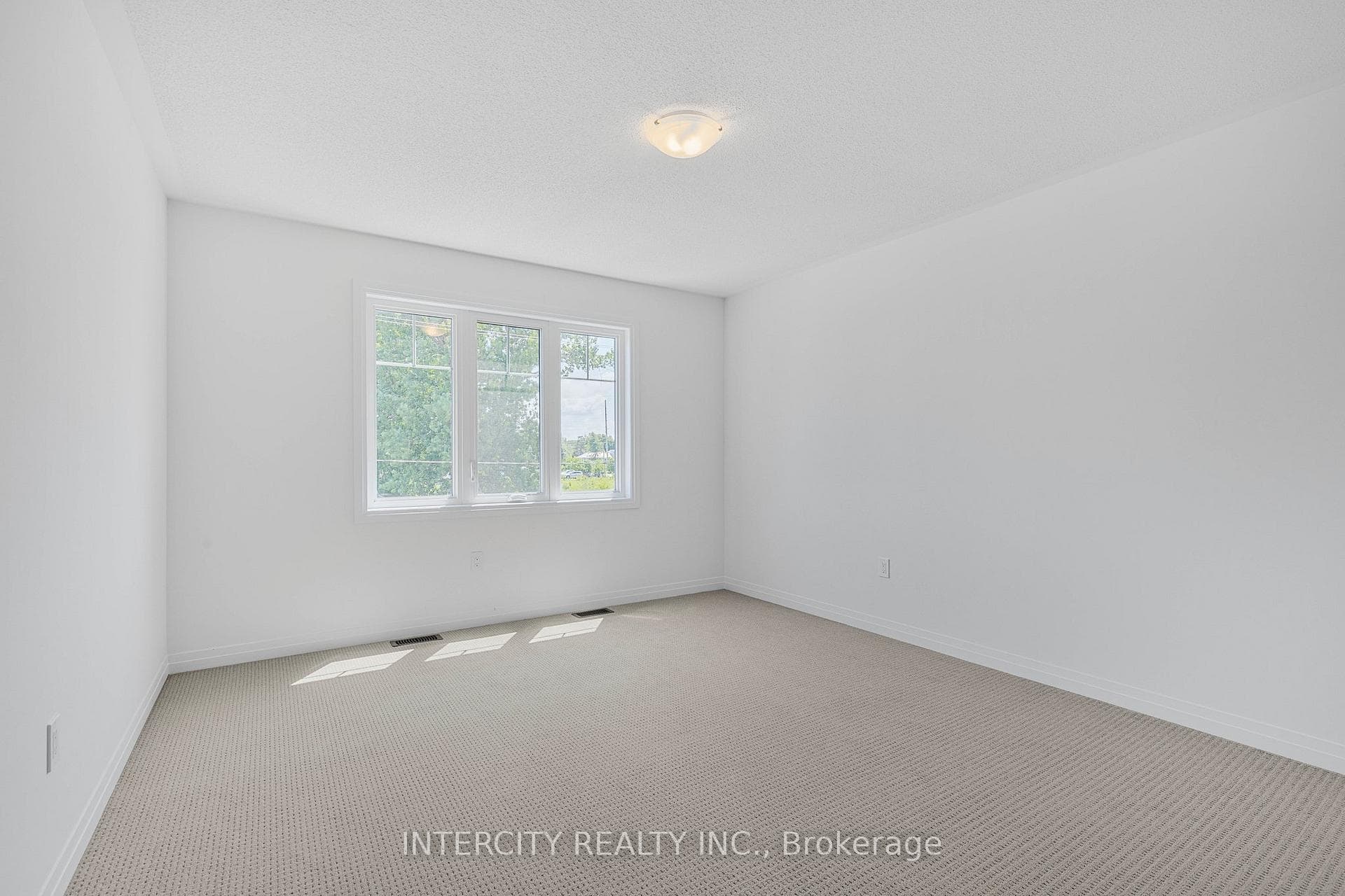 341 Quebec Street photo 22