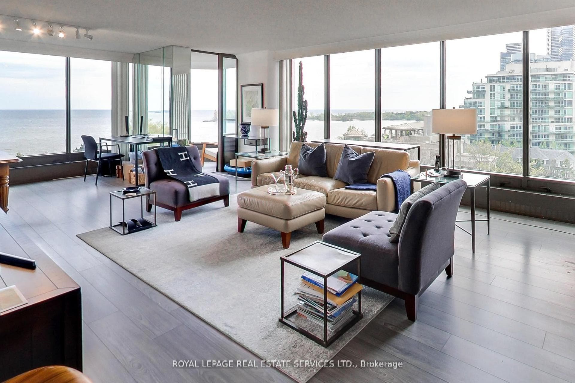2045 Lake Shore Boulevard Unit 804 photo 1