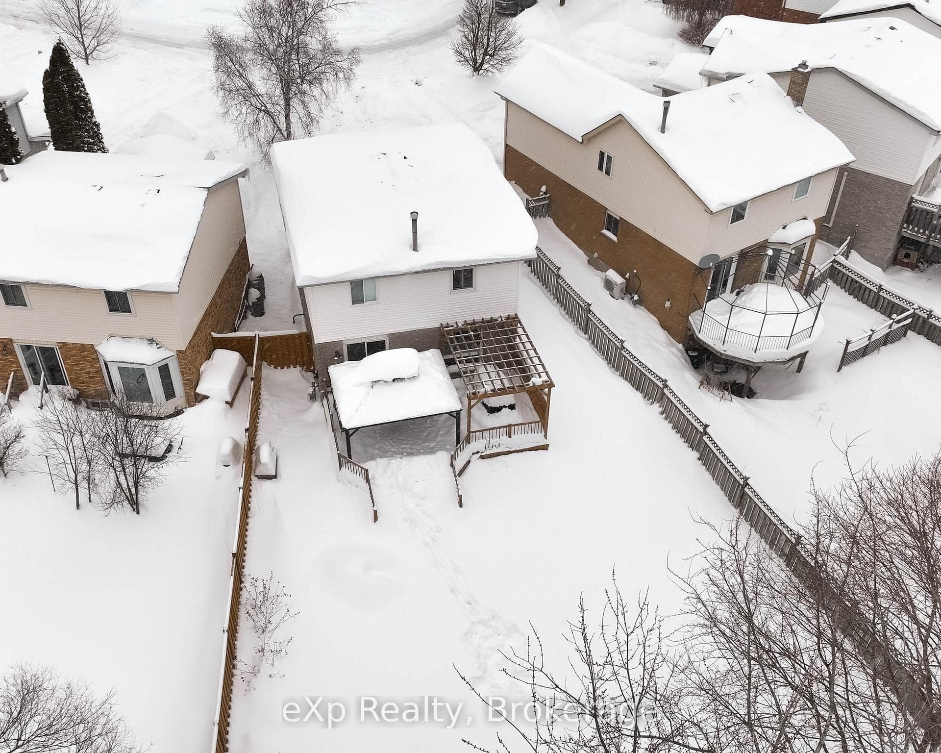 527-A Rosemeadow Crescent photo 40
