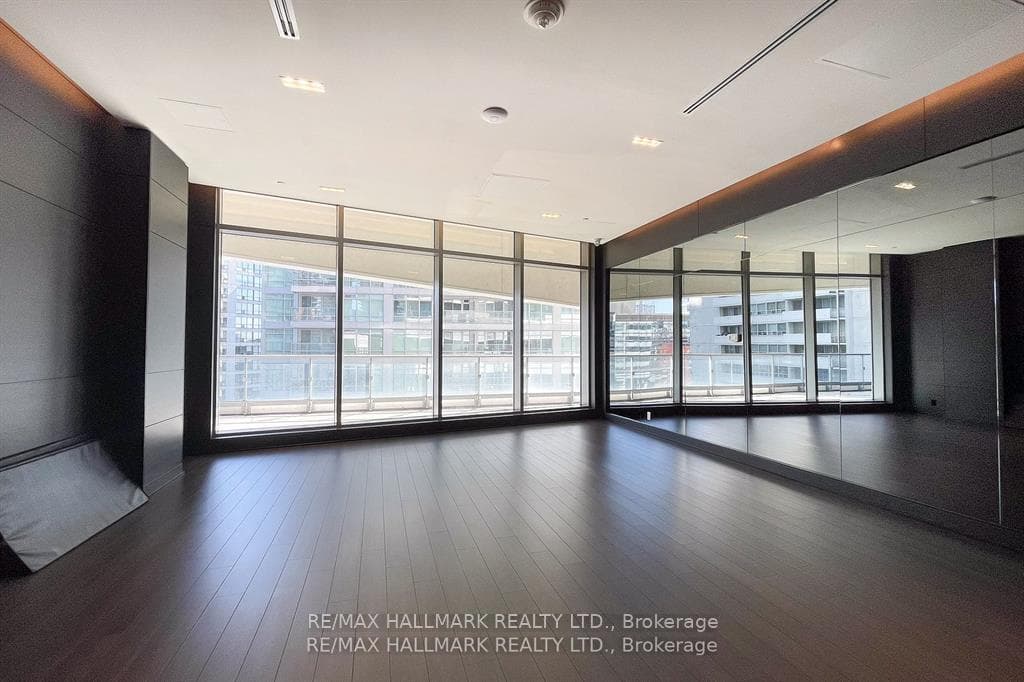 2221 Yonge Street Unit 4702 photo 19