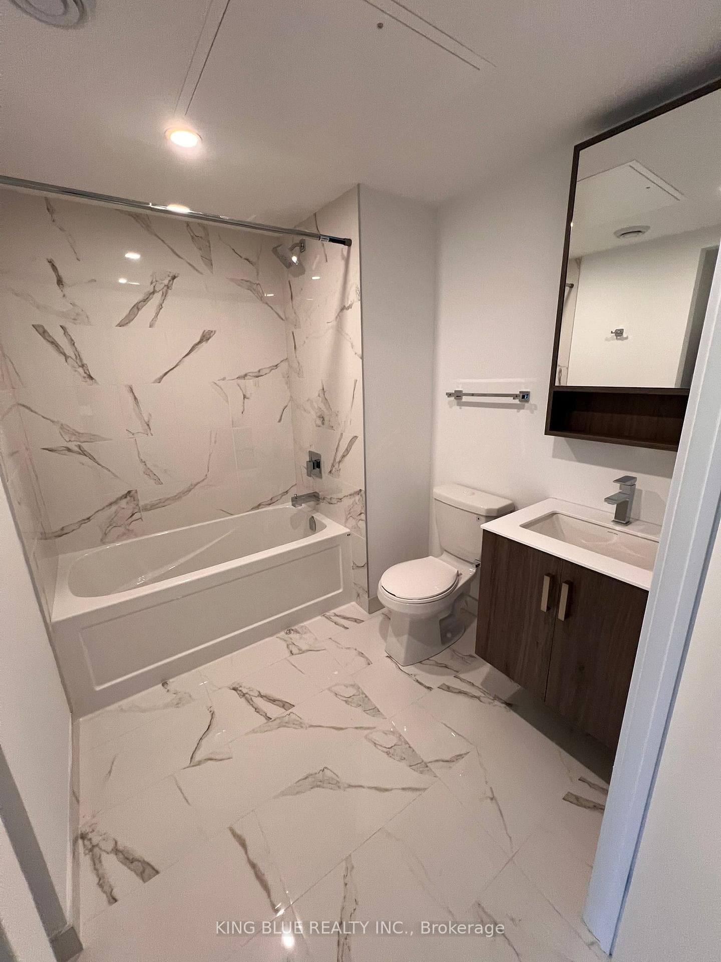 88 Queen Street Unit 2216 photo 9