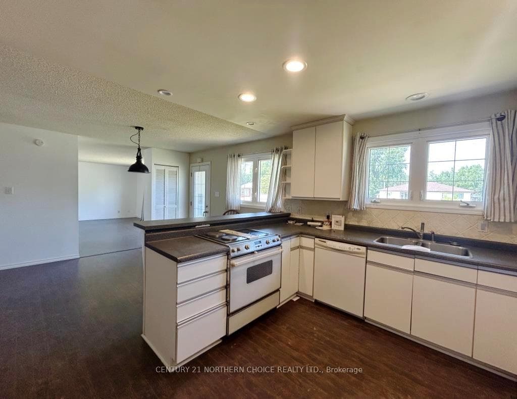 707 Third Street W photo 6