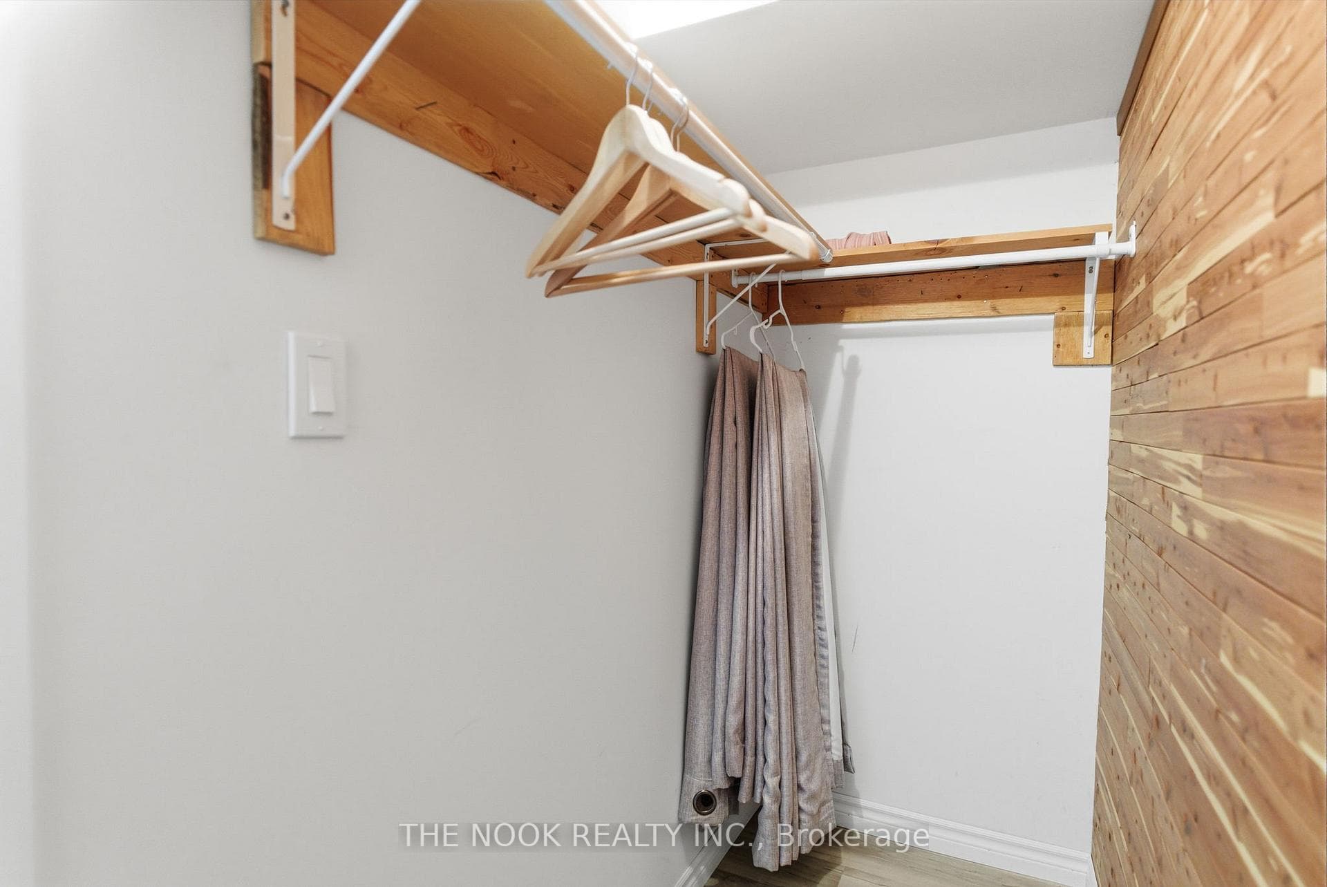 A walk in closet w/cedar lining in Bed4