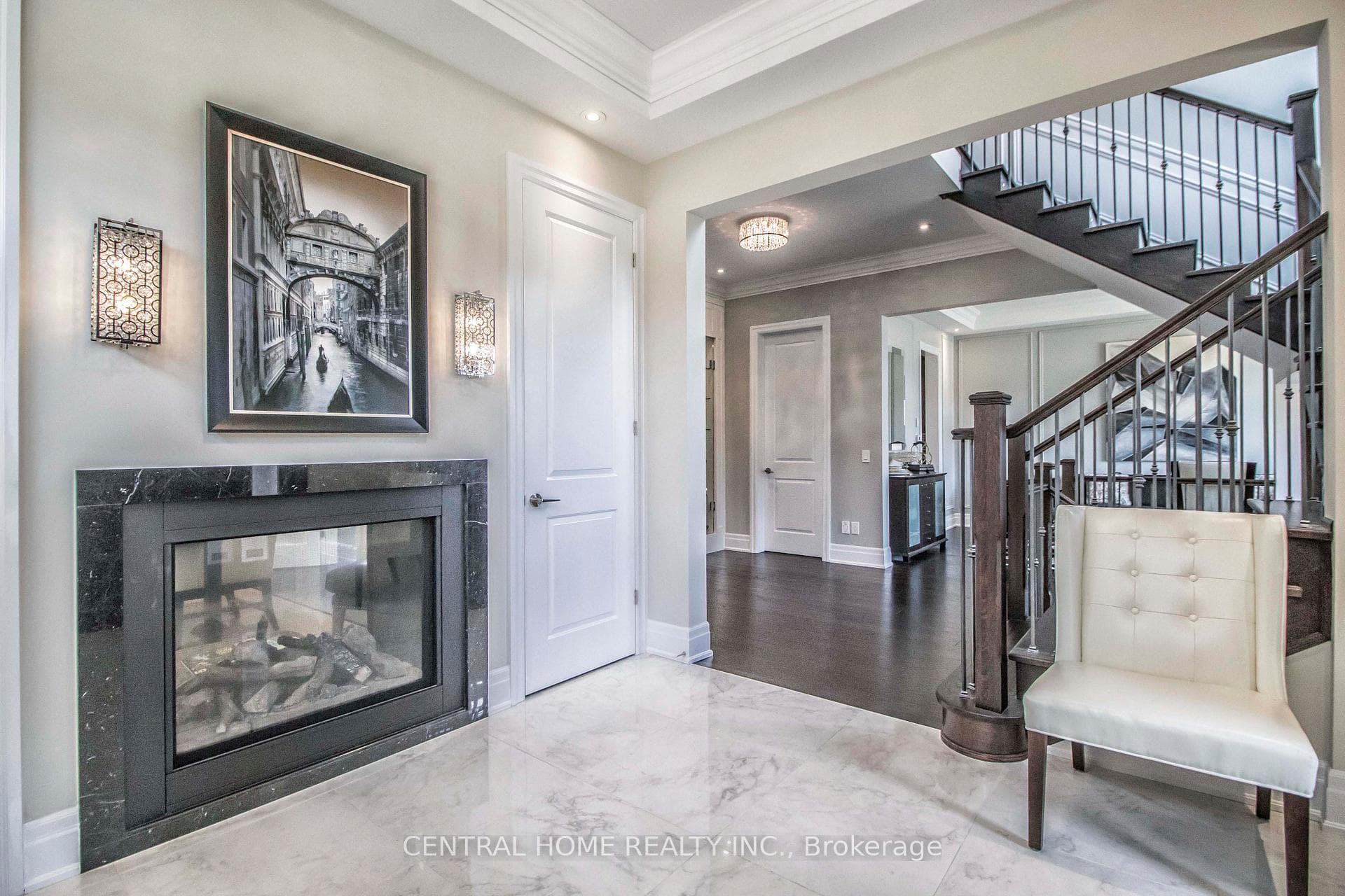 122 Burns Boulevard photo 3