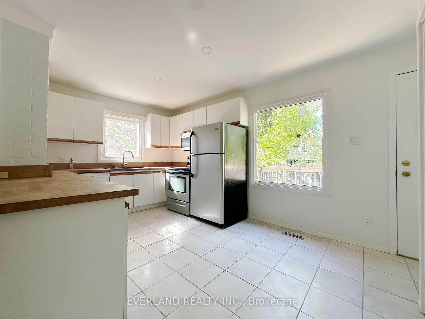 426 Reynolds Street photo 6