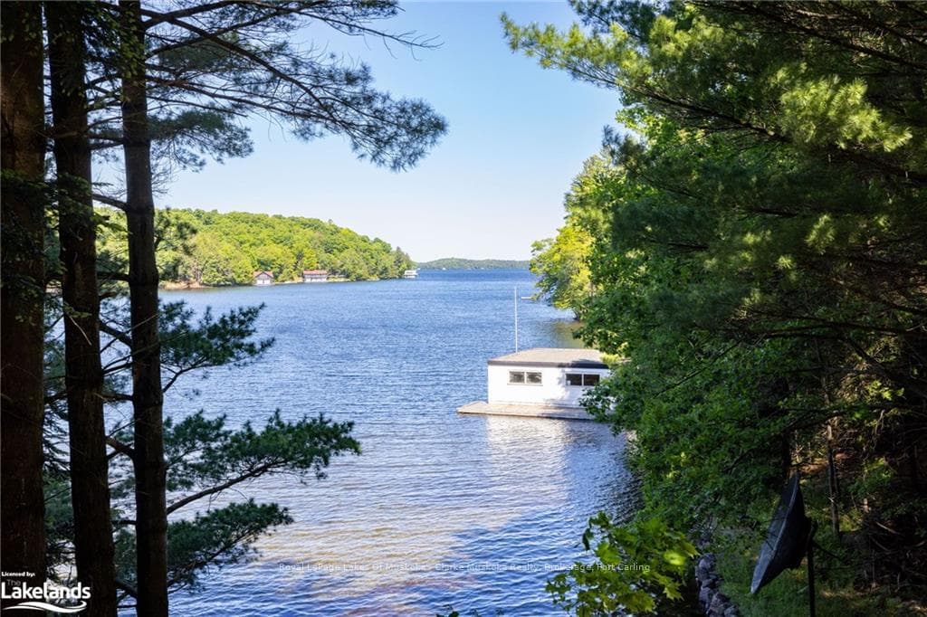 1097 ARMSTRONG POINT Road photo 2