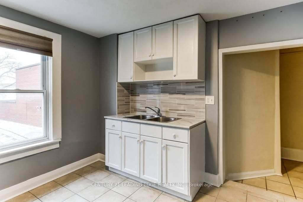 10 Lambton Avenue photo 8
